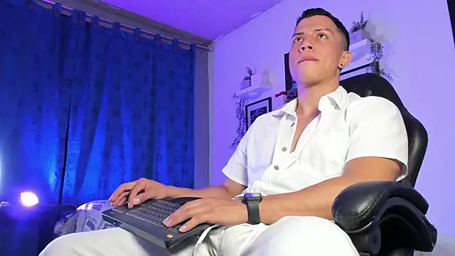 ThomsEvery  online show from December 1, 2025, 11:10 pm