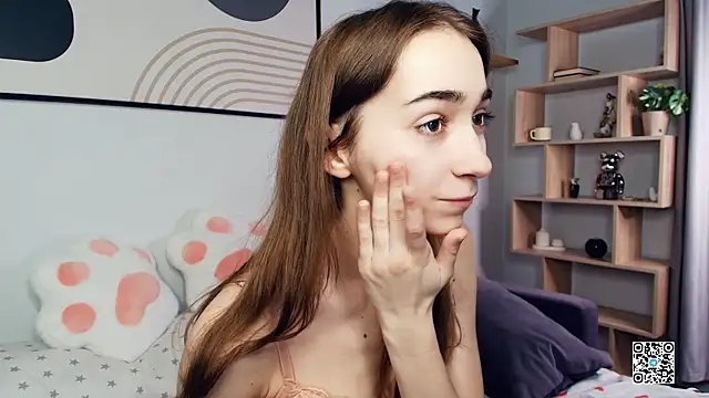 PollyBeev online show from October 6, 2025, 7:28 am