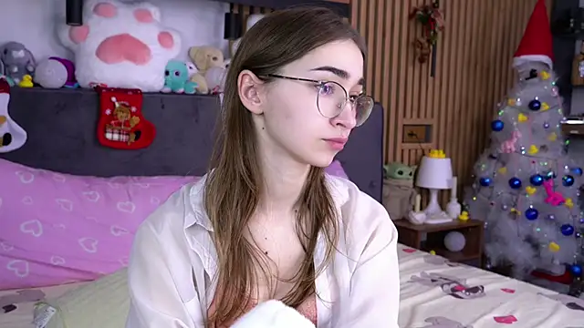 PollyBeev online show from November 24, 2025, 7:19 am