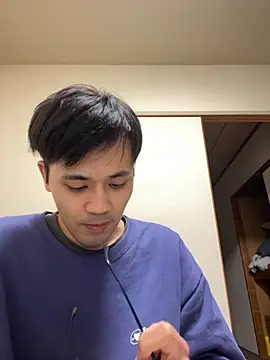 ryusei18570 online show from December 4, 2025, 1:09 pm