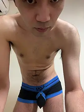 ryusei18570 online show from April 3, 2026, 7:45 pm