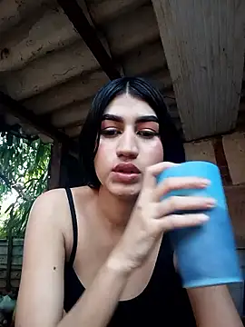 Julix A online show from February 27, 2026, 9:48 pm