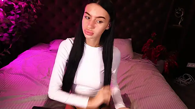 Snapshot of Snow_WhiteeeX chatting on October 24, 2025, 5:37 am Snow WhiteeeX online show from October 24, 2025, 5:37 am