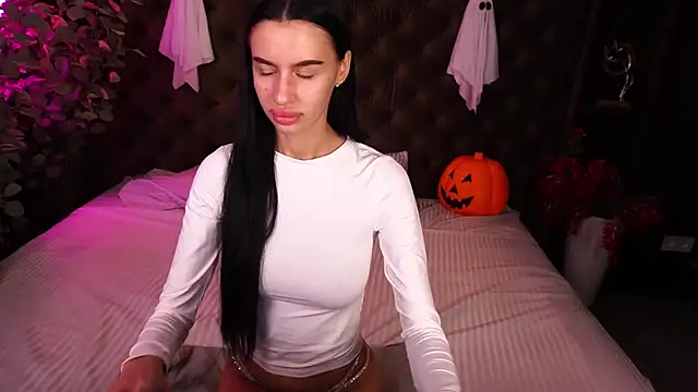 Snapshot of Snow_WhiteeeX chatting on October 31, 2025, 6:47 am Snow WhiteeeX online show from October 31, 2025, 6:47 am