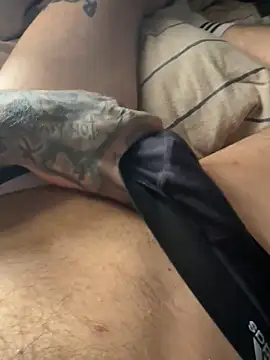 hottwoboys online show from April 12, 2026, 11:48 am