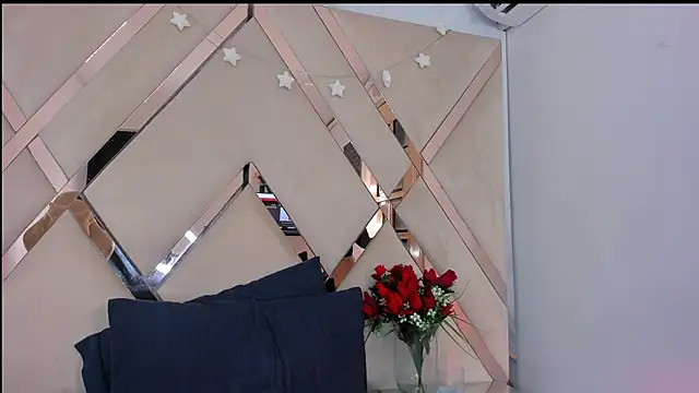 ninaht online show from November 21, 2025, 8:40 pm