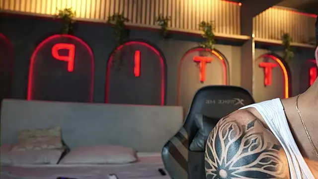 Austin bolt online show from March 4, 2026, 1:44 am