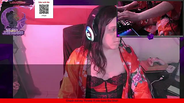 Snapshot of Rae-Suon chatting on February 15, 2025, 12:37 am Rae-Suon online show from February 15, 2025, 12:37 am