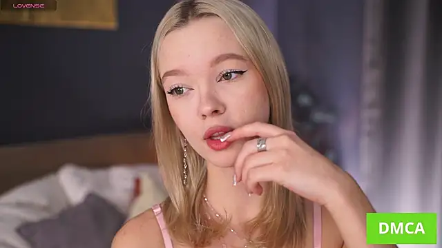  AlinaBailey online show from November 11, 2025, 8:03 am