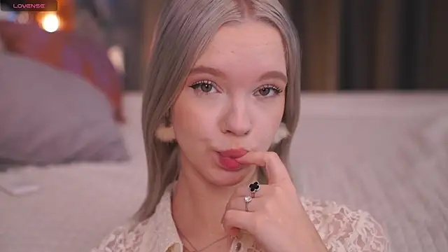  AlinaBailey online show from November 21, 2025, 7:40 am