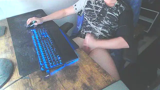 Snapshot of WouldLovetoFuckYou666 chatting on December 8, 2024, 5:11 pm WouldLovetoFuckYou666 online show from December 8, 2024, 5:11 pm