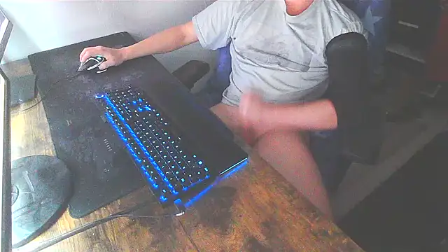 Snapshot of WouldLovetoFuckYou666 chatting on December 26, 2024, 1:07 am WouldLovetoFuckYou666 online show from December 26, 2024, 1:07 am