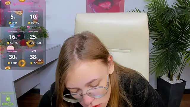 Snapshot of LayriantaVee chatting on October 6, 2025, 6:00 am LayriantaVee online show from October 6, 2025, 6:00 am