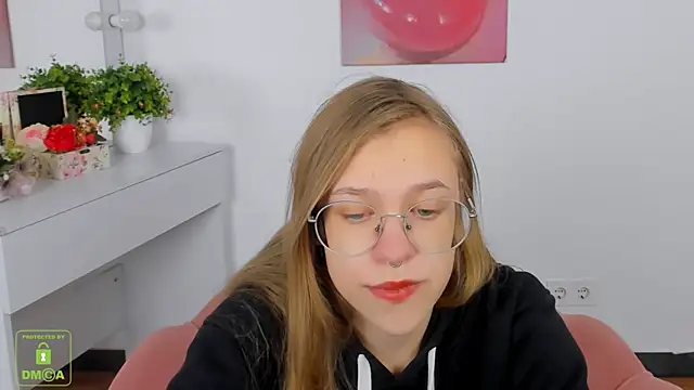 Snapshot of LayriantaVee chatting on October 11, 2025, 6:12 am LayriantaVee online show from October 11, 2025, 6:12 am