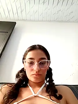 Ary-18 online show from November 11, 2025, 1:33 pm