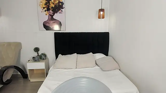 Scarlett  bell online show from September 30, 2025, 1:27 pm