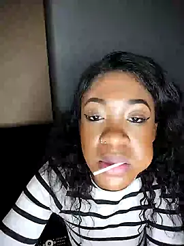 Snapshot of pixie-na chatting on October 27, 2025, 7:29 pm pixie-na online show from October 27, 2025, 7:29 pm