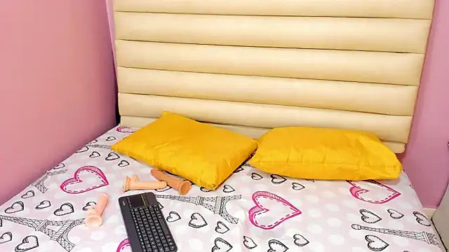 ZaritaLenon online show from September 30, 2025, 8:47 pm