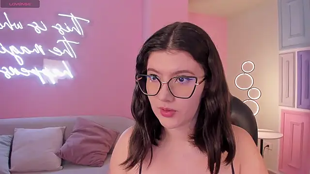 Snapshot of AmberFarrell chatting on February 9, 2026, 8:13 pm AmberFarrell online show from February 9, 2026, 8:13 pm