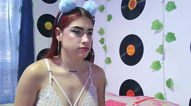 Snapshot of Darlyhooper1- chatting on February 6, 2025, 6:02 pm Darlyhooper1- online show from February 6, 2025, 6:02 pm