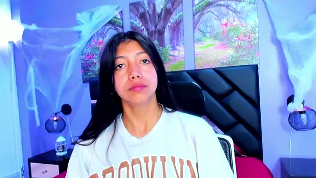 KimberlyVillaLobos online show from October 27, 2025, 11:36 am