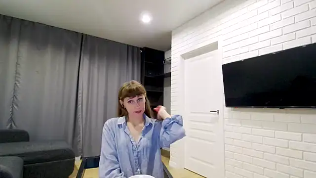 Daniella Lorente online show from November 6, 2025, 9:05 pm