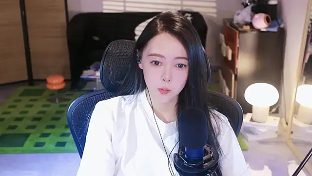 Roseonly  online show from October 22, 2025, 5:41 am