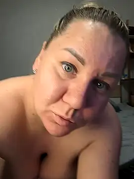 Anna Curvy online show from April 17, 2026, 4:37 am