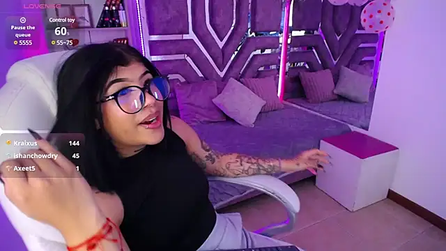 AliceWalker 11 online show from February 21, 2025, 2:17 am