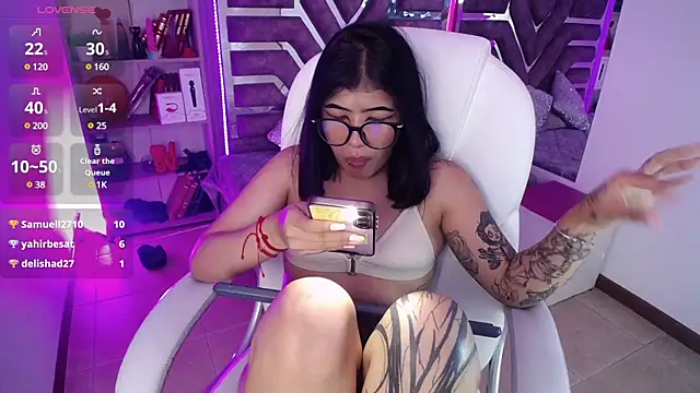 AliceWalker 11 online show from March 5, 2025, 11:05 pm