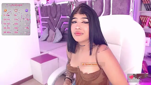 AliceWalker 11 online show from March 20, 2025, 7:57 pm