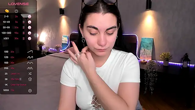 Snapshot of hannacheekss_ chatting on February 5, 2025, 5:09 am hannacheekss online show from February 5, 2025, 5:09 am