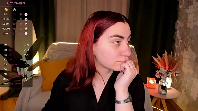 hannacheekss  online show from December 3, 2025, 2:08 am