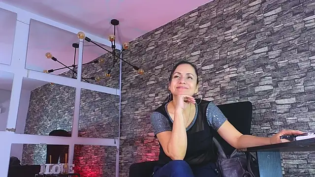 Snapshot of monicarousey chatting on September 17, 2025, 10:28 am monicarousey online show from September 17, 2025, 10:28 am