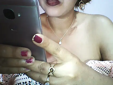 layanah12 online show from January 4, 2025, 3:07 pm