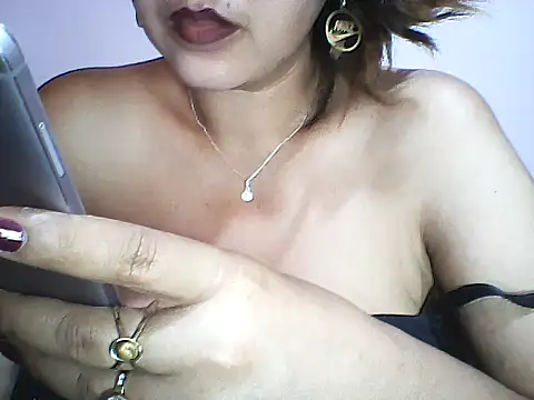 layanah12 online show from January 11, 2025, 3:42 pm