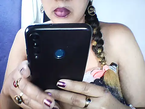 layanah12 online show from October 11, 2025, 5:39 am