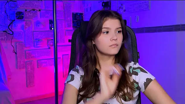 EvaThopson online show from November 22, 2025, 12:04 pm