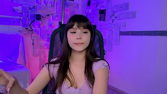 EvaThopson online show from March 13, 2026, 10:22 am