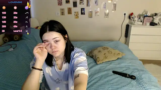 Snapshot of BettyandRich_ chatting on October 23, 2025, 8:46 am BettyandRich online show from October 23, 2025, 8:46 am