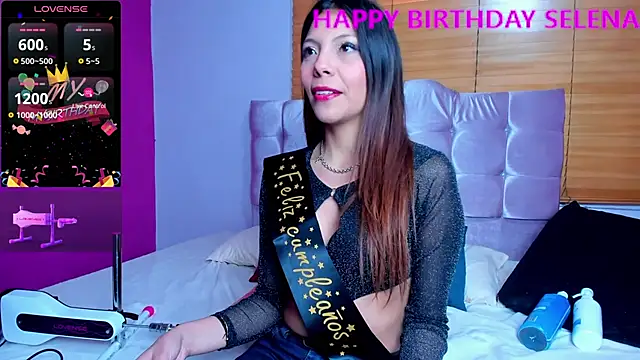 Selenakyle92  online show from February 1, 2025, 6:51 pm