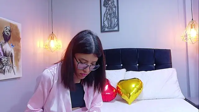  lucysmith online show from October 23, 2025, 3:28 am