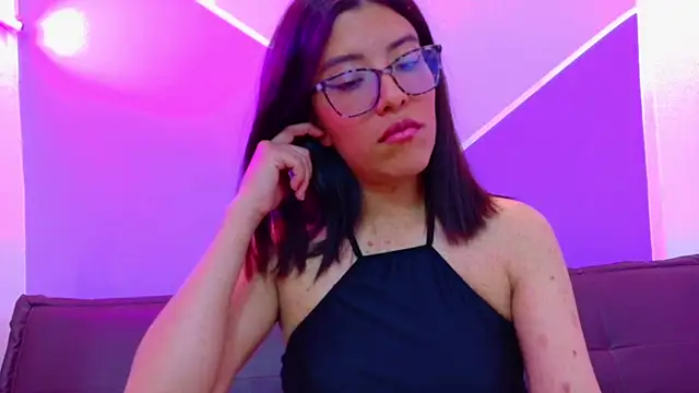  lucysmith online show from November 14, 2025, 4:22 am