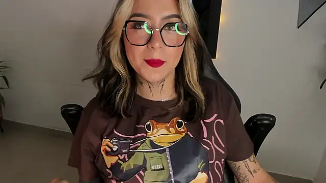 Snapshot of AnnikaMerliahh_ chatting on February 3, 2026, 1:27 pm AnnikaMerliahh online show from February 3, 2026, 1:27 pm