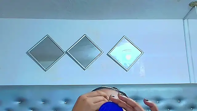 Snapshot of EileenBenzon chatting on November 6, 2025, 2:40 pm EileenBenzon online show from November 6, 2025, 2:40 pm