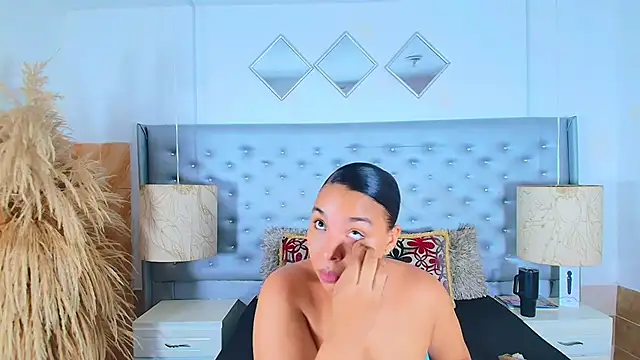 Snapshot of EileenBenzon chatting on November 8, 2025, 4:07 pm EileenBenzon online show from November 8, 2025, 4:07 pm