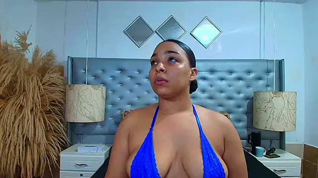 Snapshot of EileenBenzon chatting on November 10, 2025, 6:23 am EileenBenzon online show from November 10, 2025, 6:23 am