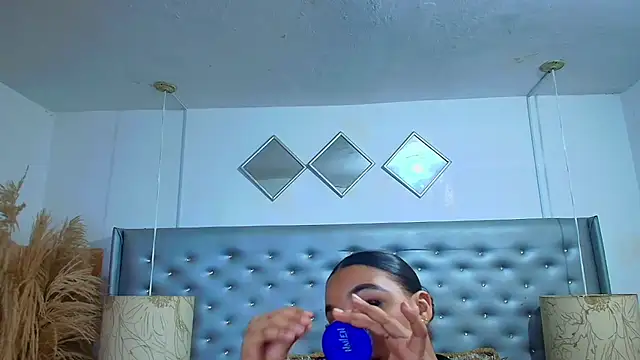 Snapshot of EileenBenzon chatting on November 15, 2025, 6:15 pm EileenBenzon online show from November 15, 2025, 6:15 pm