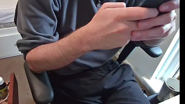 Snapshot of an4y8ot chatting on November 3, 2025, 9:10 am an4y8ot online show from November 3, 2025, 9:10 am