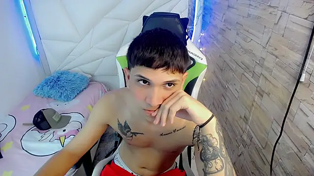 Brayan lopezz online show from January 21, 2025, 3:54 pm